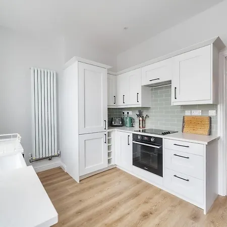 בית נופש The Little Domus - Modern With Hot Tub *