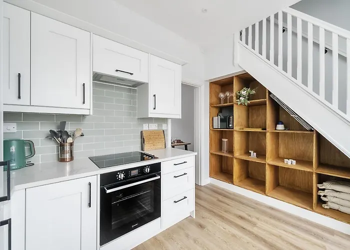 The Little Domus - Modern With Hot Tub