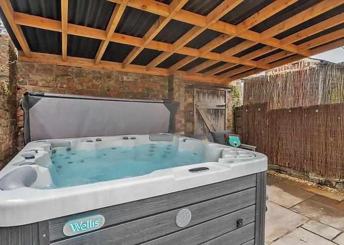 The Little Domus - Modern With Hot Tub *