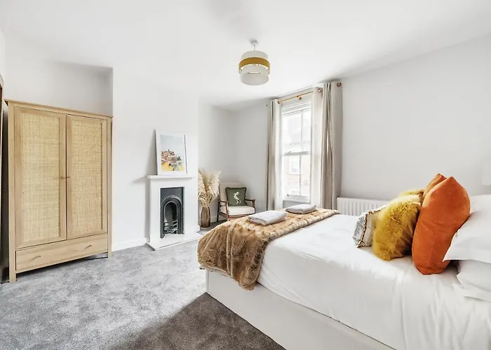 The Little Domus - Modern With Hot Tub *