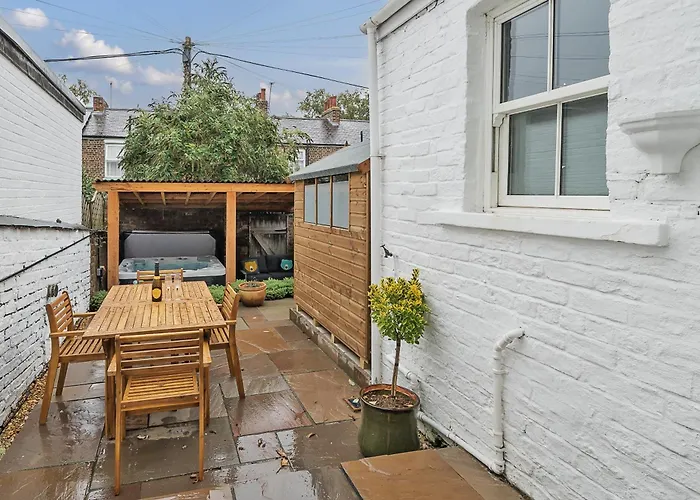 The Little Domus - Modern With Hot Tub Σπίτι διακοπών *