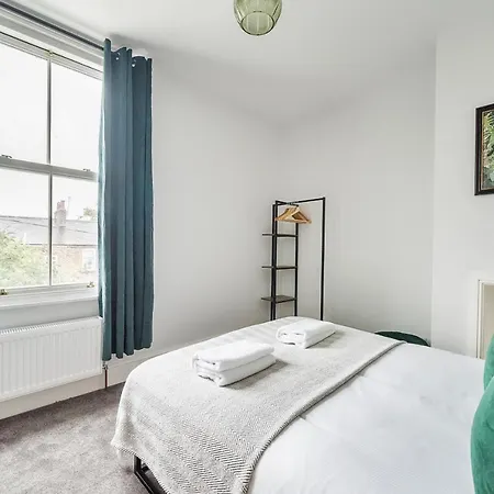 Vakantiehuis The Little Domus - Modern With Hot Tub